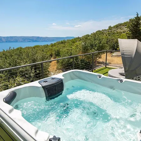 Beautiful In With Outdoor Swimming Pool, Wifi And 4 Bedrooms 度假居