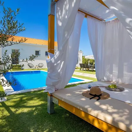 Beautiful In With Outdoor Swimming Pool, Wifi And 4 Bedrooms 克罗诺维察